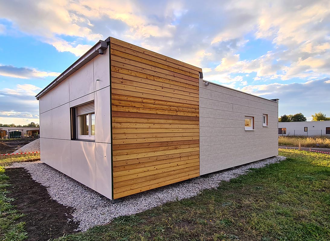 RMB Holiday Prizidek z leseno teraso in okni